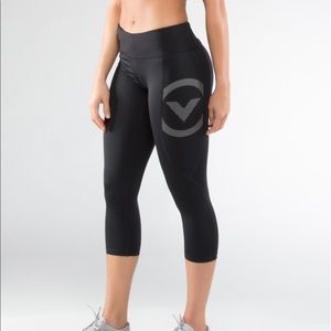 Virus Intl. crop leggings